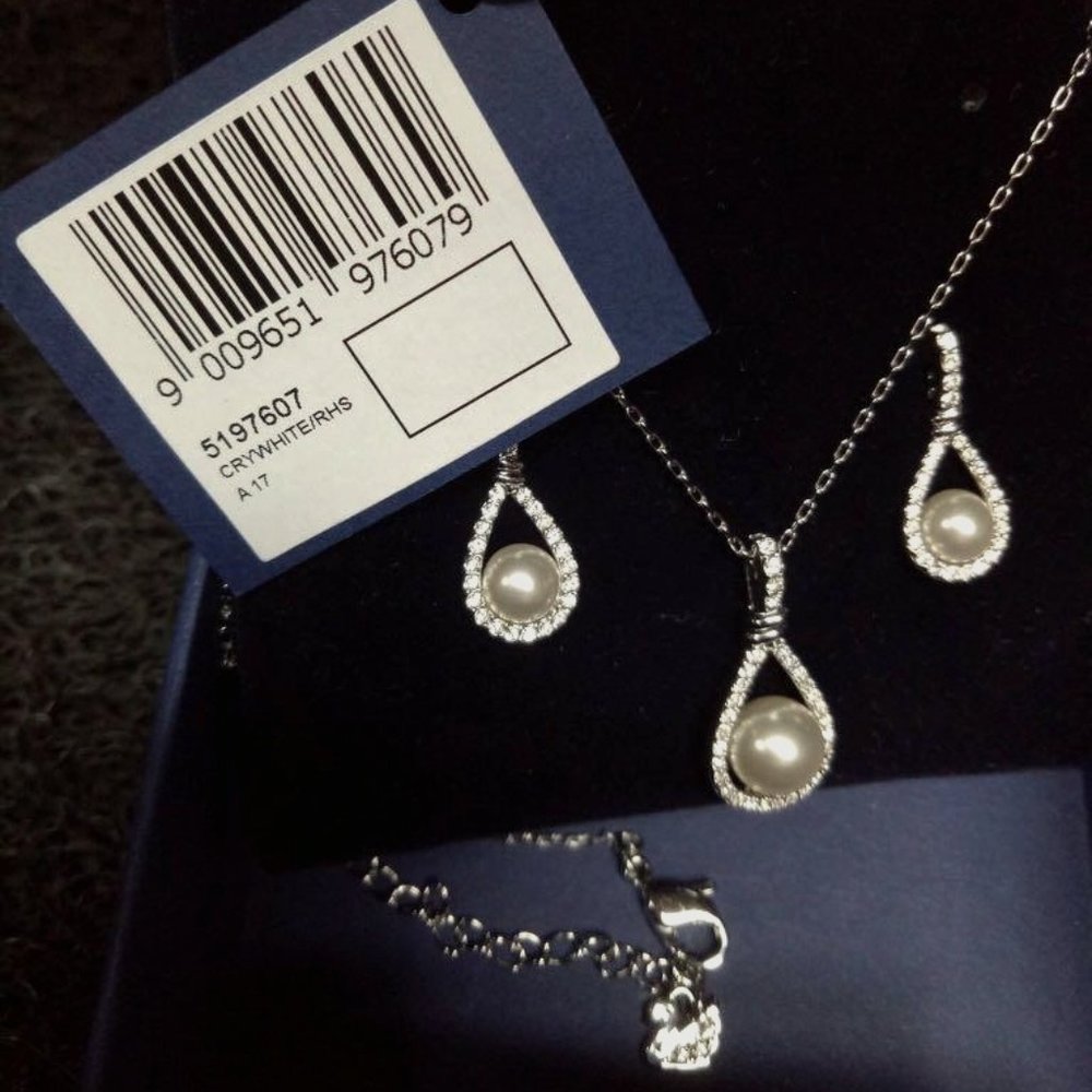 NWTSwarovski Crystal Pearl Necklace And Earring Set